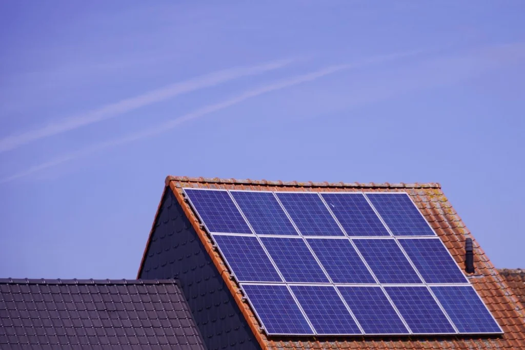 Sistema de baterías solares como respaldo Sistema de baterías solares LiFePO4 como respaldo en una casa